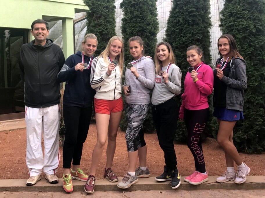 Teniserke akademije Zivkovic ekipne vicesampionke Srbije foto TAZ scaled