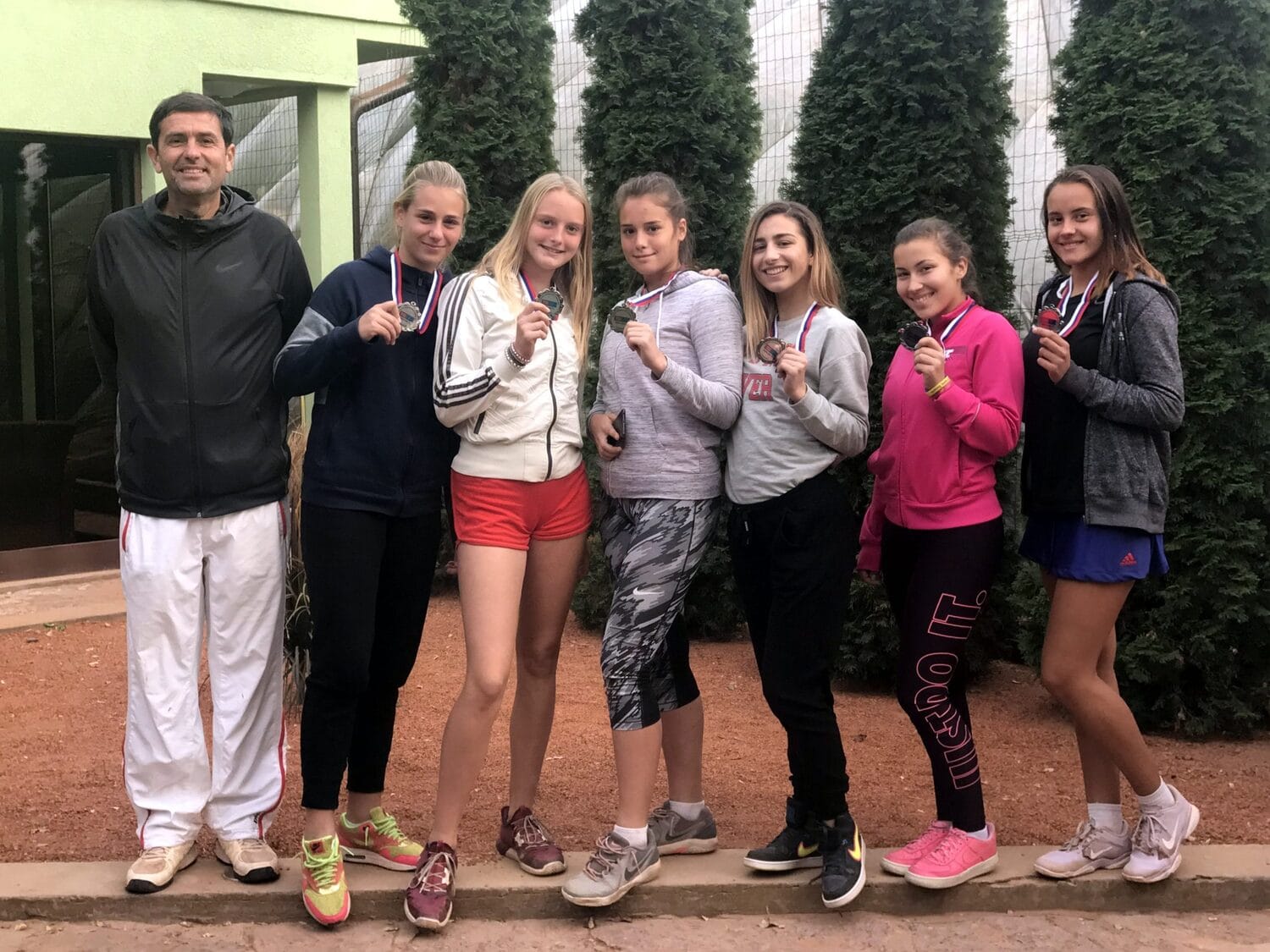 Niški TAŽ ekipni vicešampion Srbije i u ženskoj konkurenciji 1 Teniserke akademije Zivkovic ekipne vicesampionke Srbije foto TAZ scaled