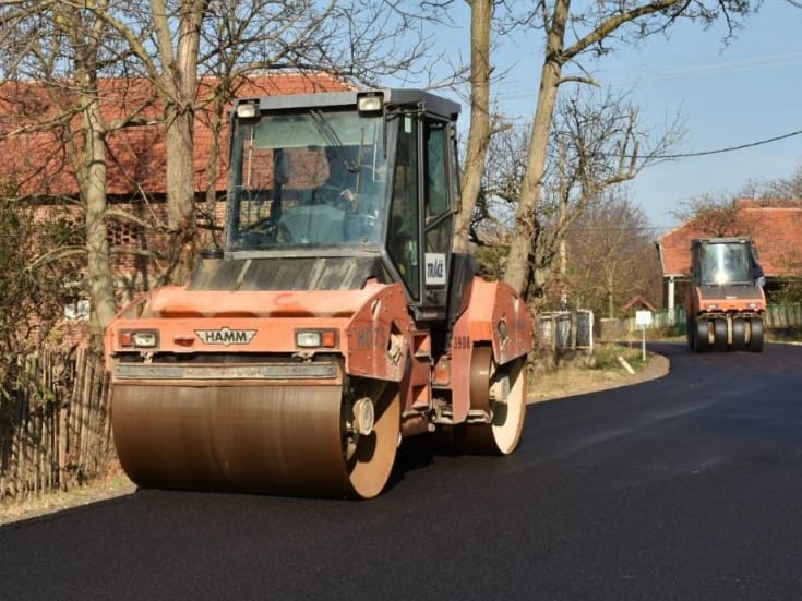 asfaltiranje puta foto grad nis