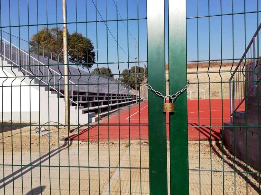 Zatvoreno Rovce foto E M