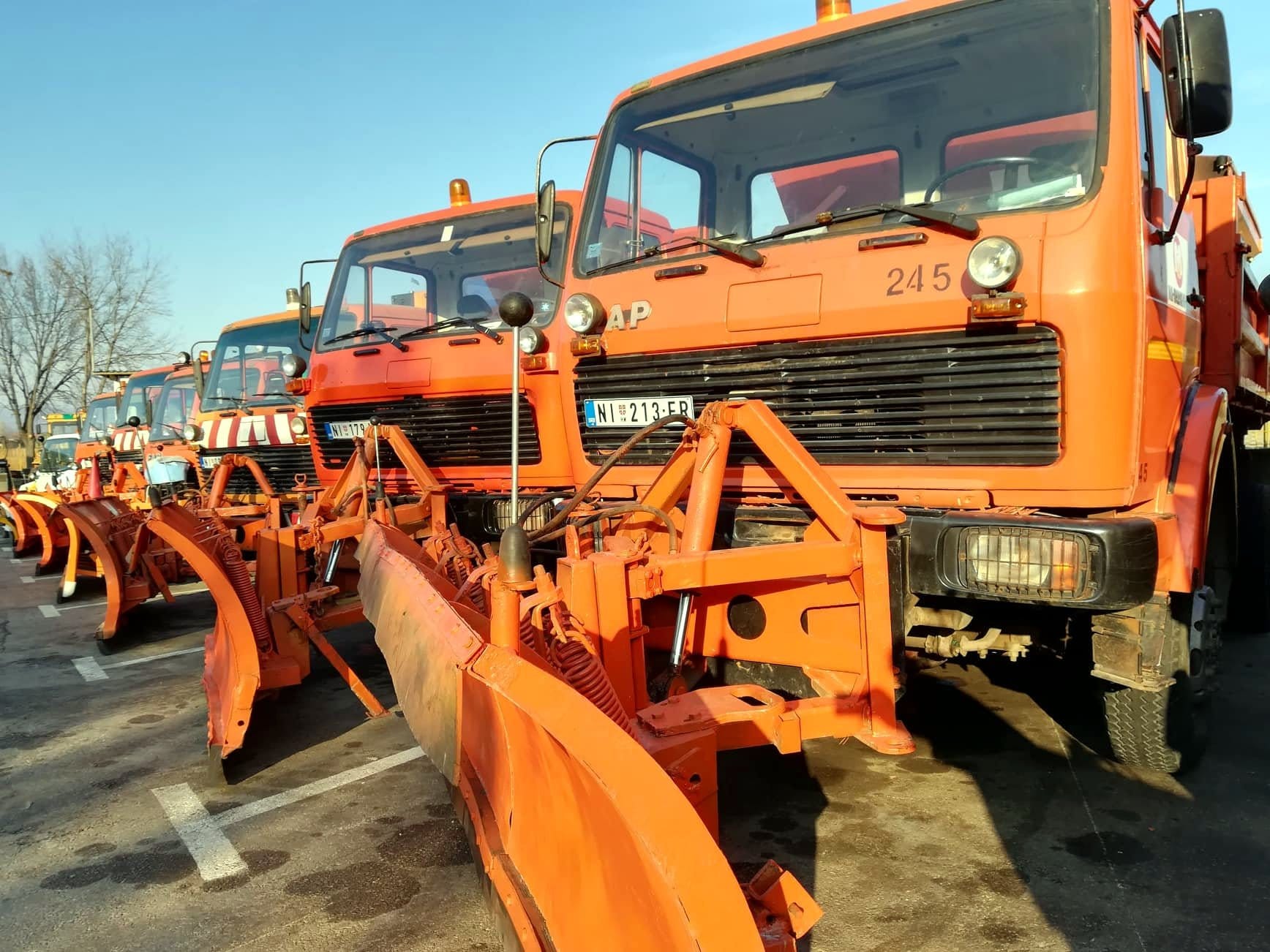 Kamioni sa raonicima JKP Mediana1 novembar 2018 foto JV