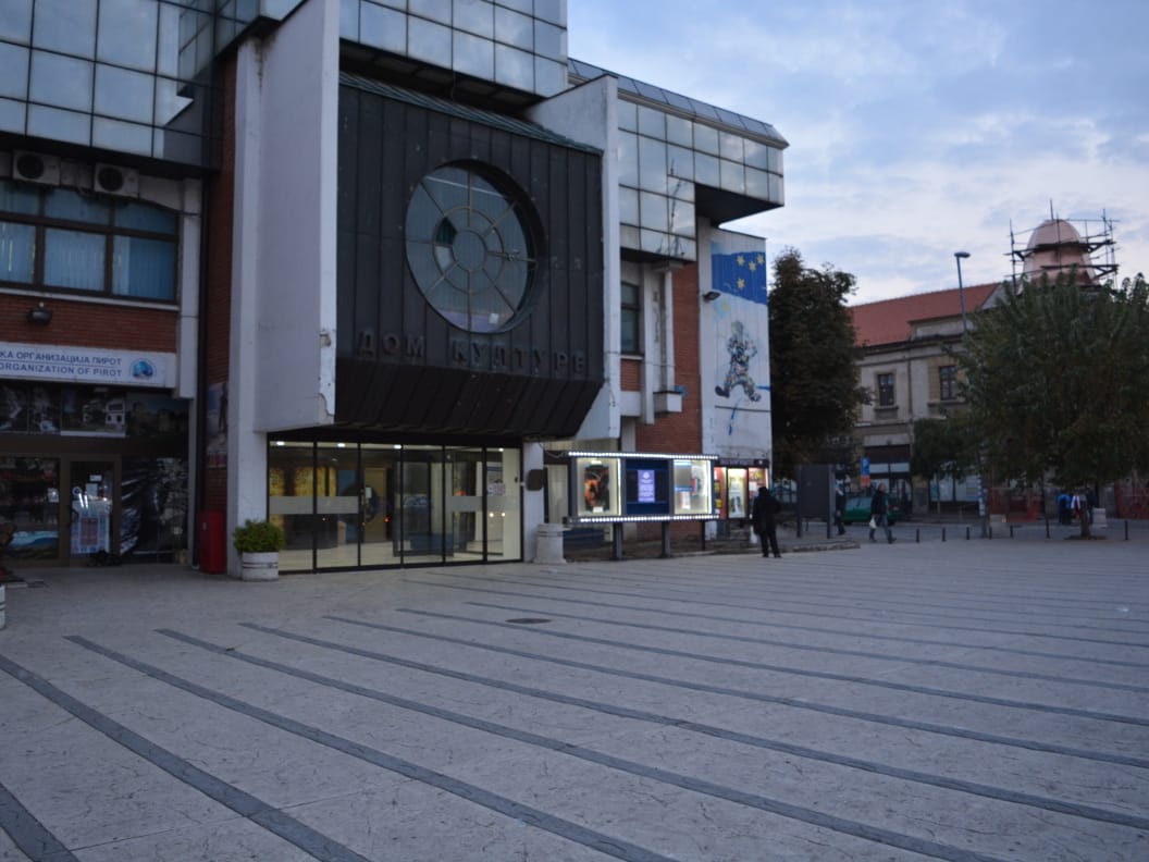 Dom kulture Pirot foto Lj F