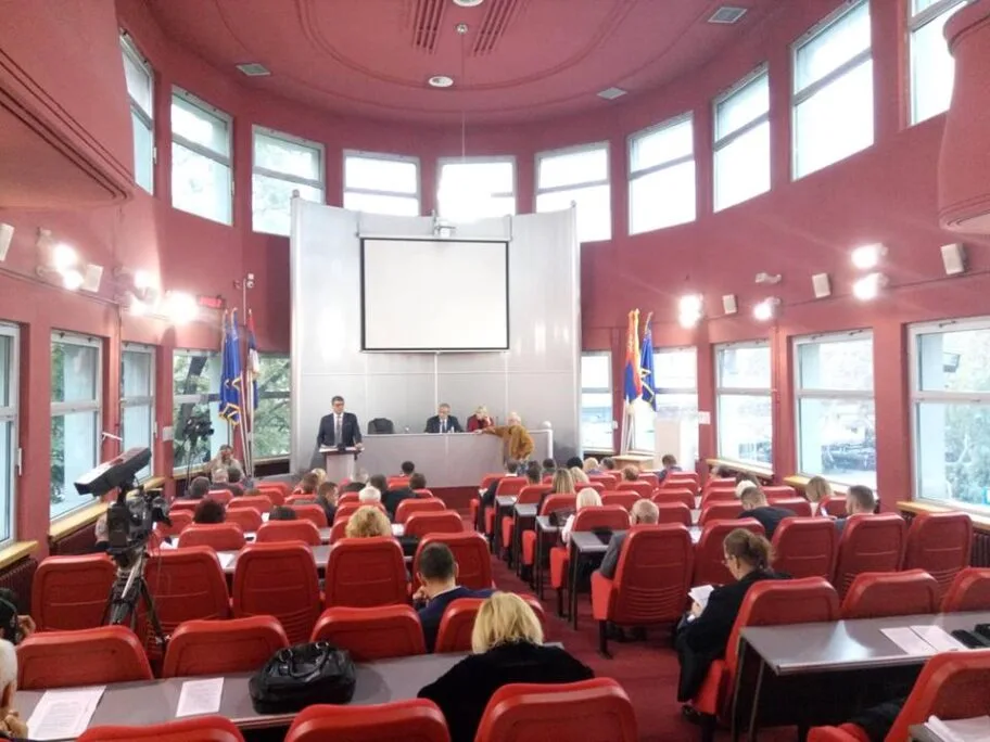 Opozicija tvrdi da je predsednik Komisije za sport u Nišu u sukobu interesa, većnik za sport negira 16 skupstina foto m z