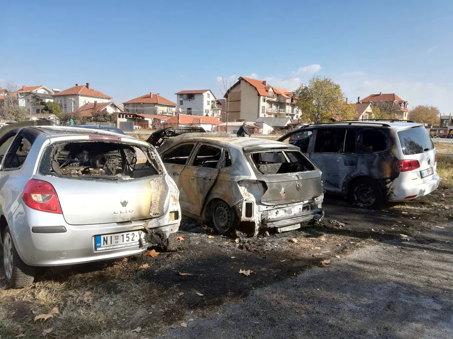 Izgorela 3 automobila1 foto JV Lj Jocic