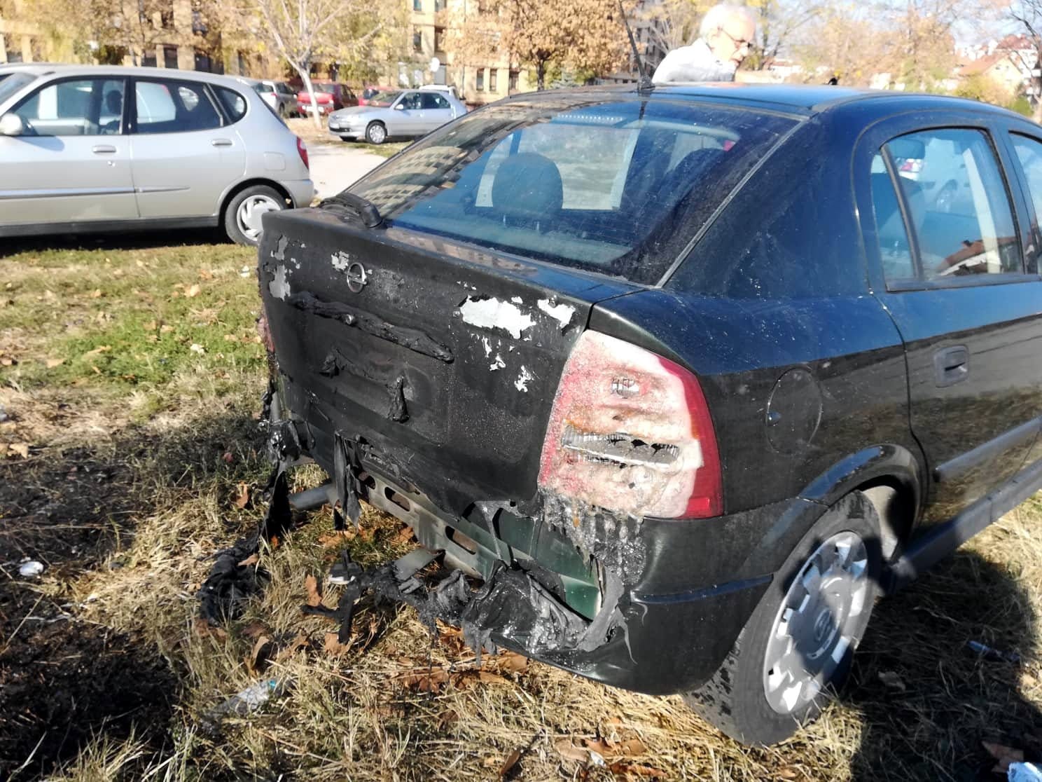 Izgorela 3 automobila2 foto JV Lj Jocic