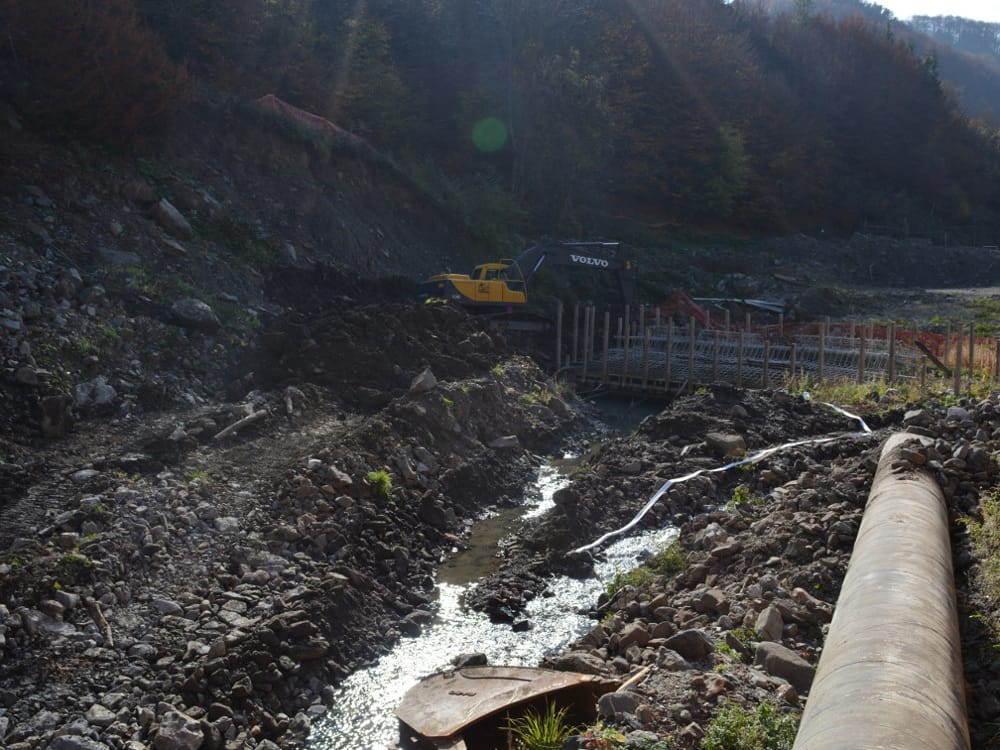 I pored skupštinske odluke o zabrani, zakazana javna rasprava o izgradnji nove MHE u Vlasotincu 1 radovi na koritu foto Lj F