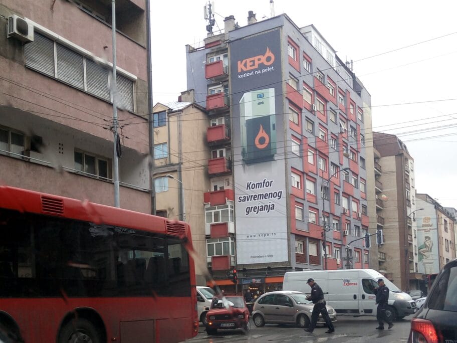 Sudarili se gradski autobus i auto kod Ureda 14 Udes Ured autobus foto Juzne vesti Stefan Markovic