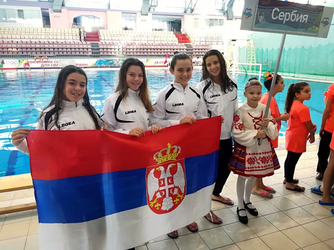 Sinrone plivacice Sirene u Belorusiji foto Klub za sinhrono plivanje Sirene