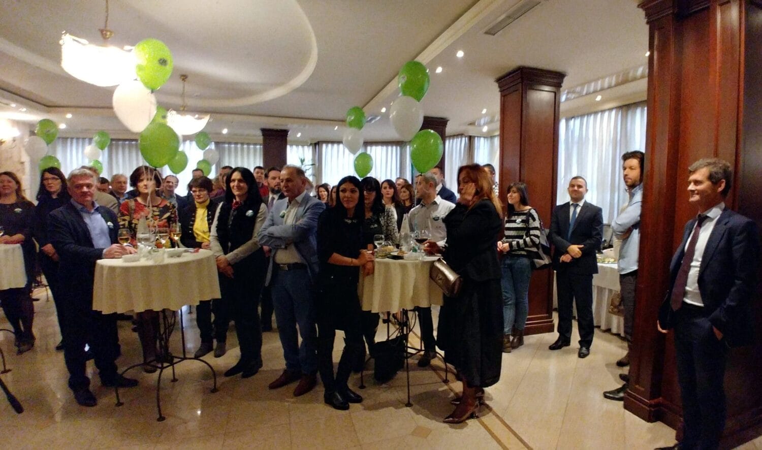 Koktel-banka1;-foto:-Crédit-Agricole