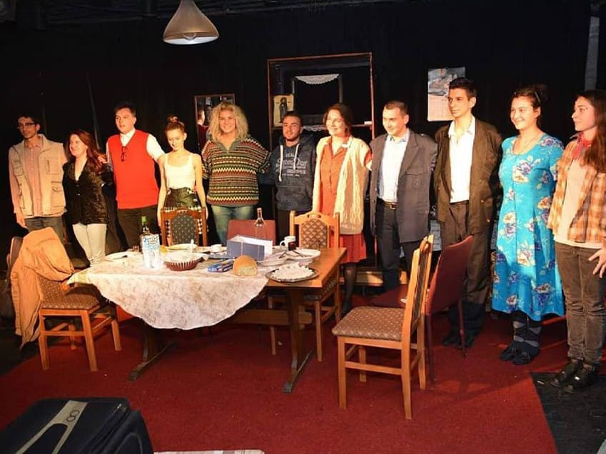 akademsko mamin dasak usvemiru foto akademsko pozoriste