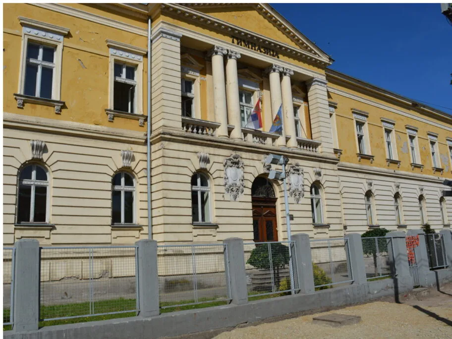 U pirotskoj Gimnaziji promocija monografije o horskom pevanju u Pirotu 17 Gimnazija Pirot foto Lj F