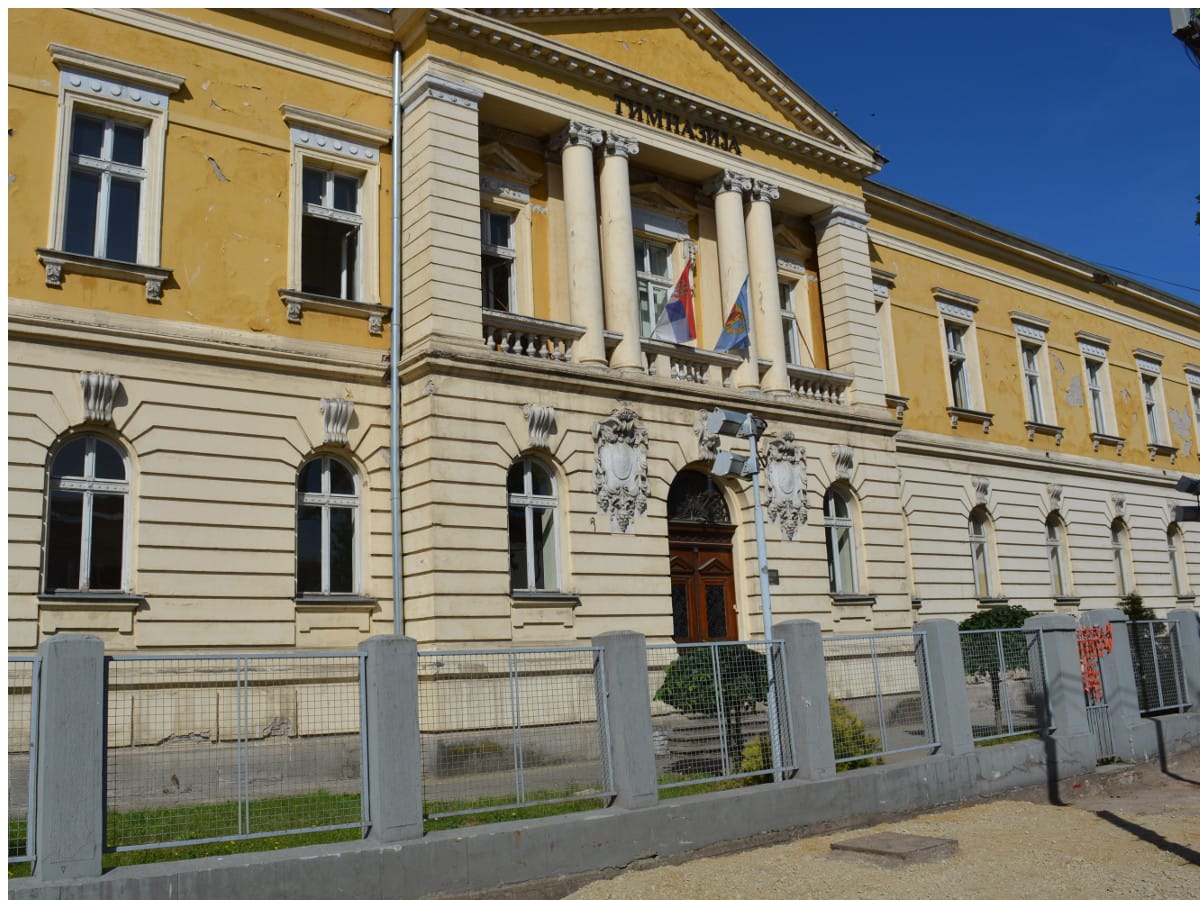 Gimnazija Pirot foto Lj F