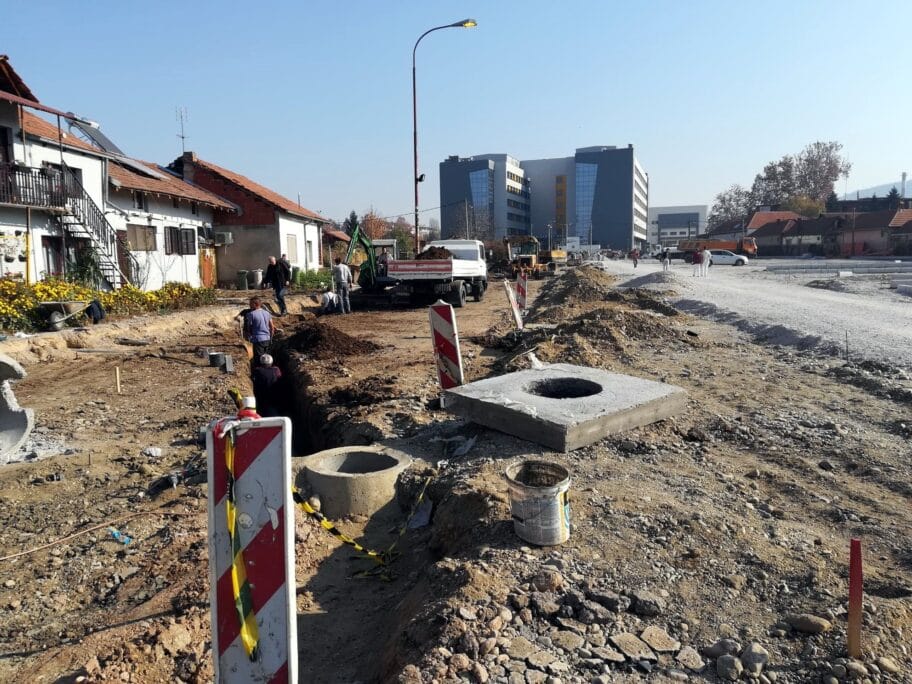 Probijeni rokovi za izgradnju parkinga i preseljenje klinika u niškom KC 16 Izgradnja parkinga KC3 novembar 2018 foto JV J A