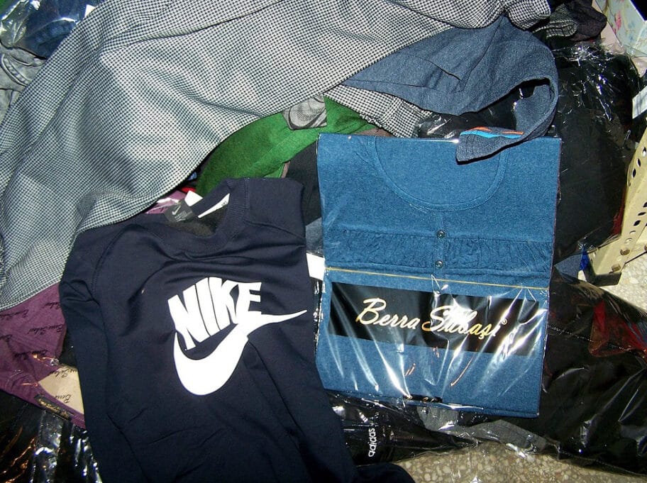 Zaplenjena garderoba foto Uprava carina