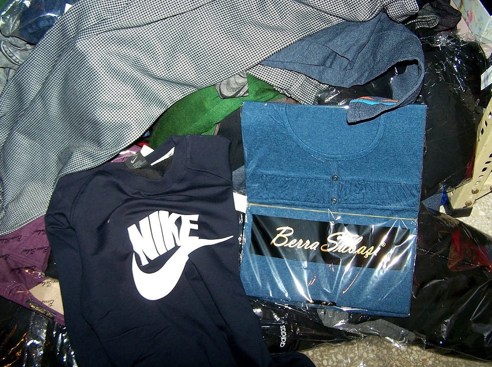 Zaplenjena garderoba foto Uprava carina