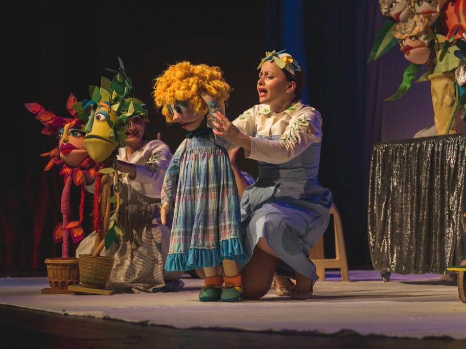 Dve nagrade za predstavu niškog Pozorišta lutaka u Novom Sadu 13 cvece male ide foto davorin dinic