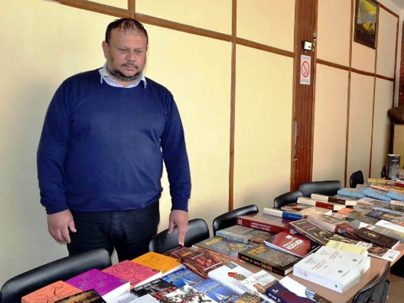 dragan ognjanovic sa novim knjigama foto Lj M