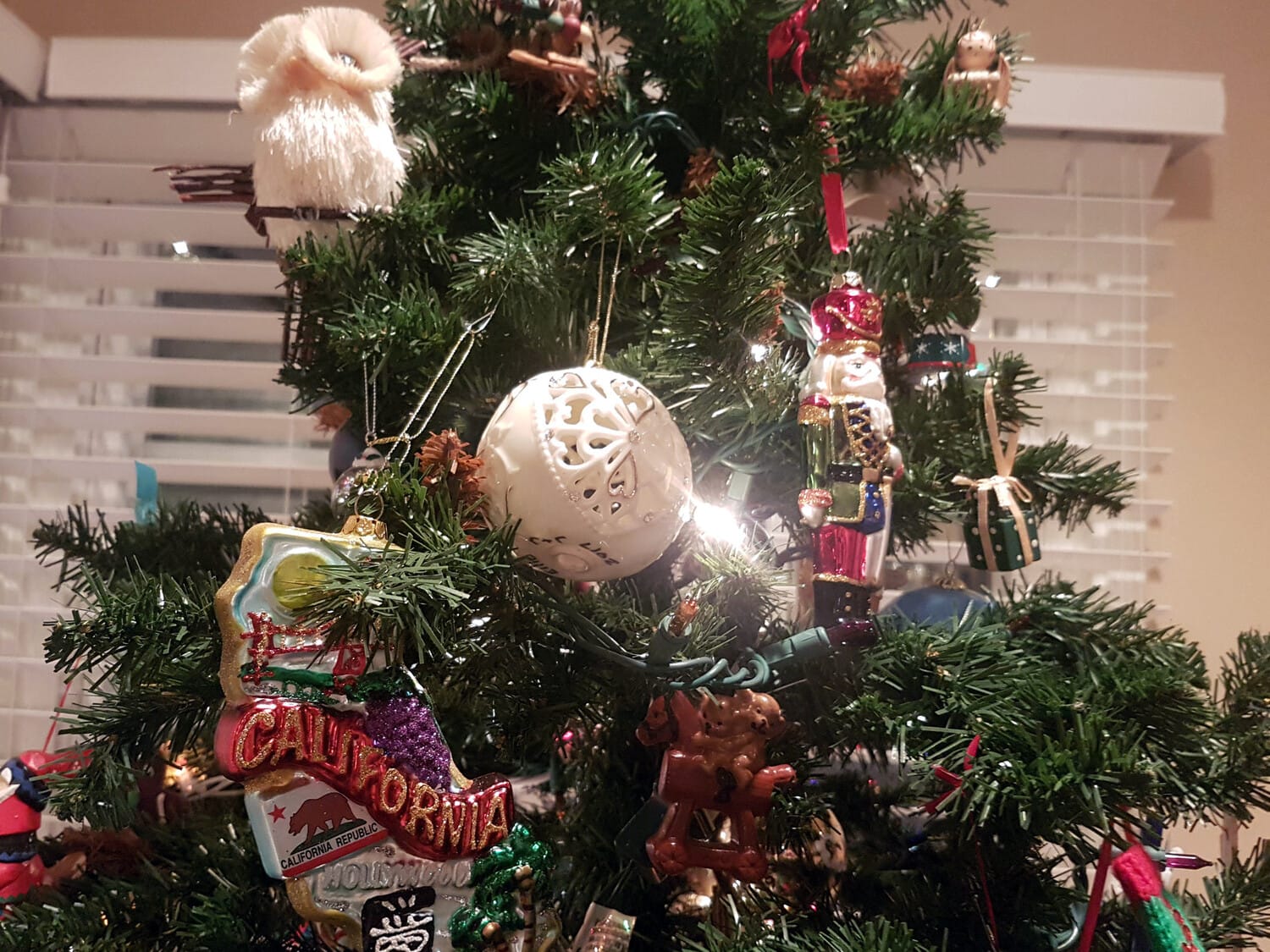 Raspisan literarni i likovni konkurs “Novogodišnje čarolije” za vranjske mališane 1 novogodisnja jelka foto flickr The Lamb Family