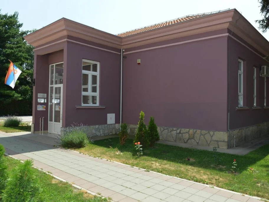 Centar za strucno usavrsavanje Leskovca wikimedia Oljical