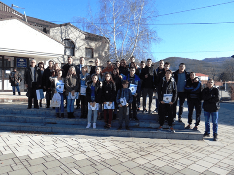 Srednjoskolci Medvedja decembar 2018 foto Koordinaciono telo za opstine Bujanovac Presevo i Medvedju