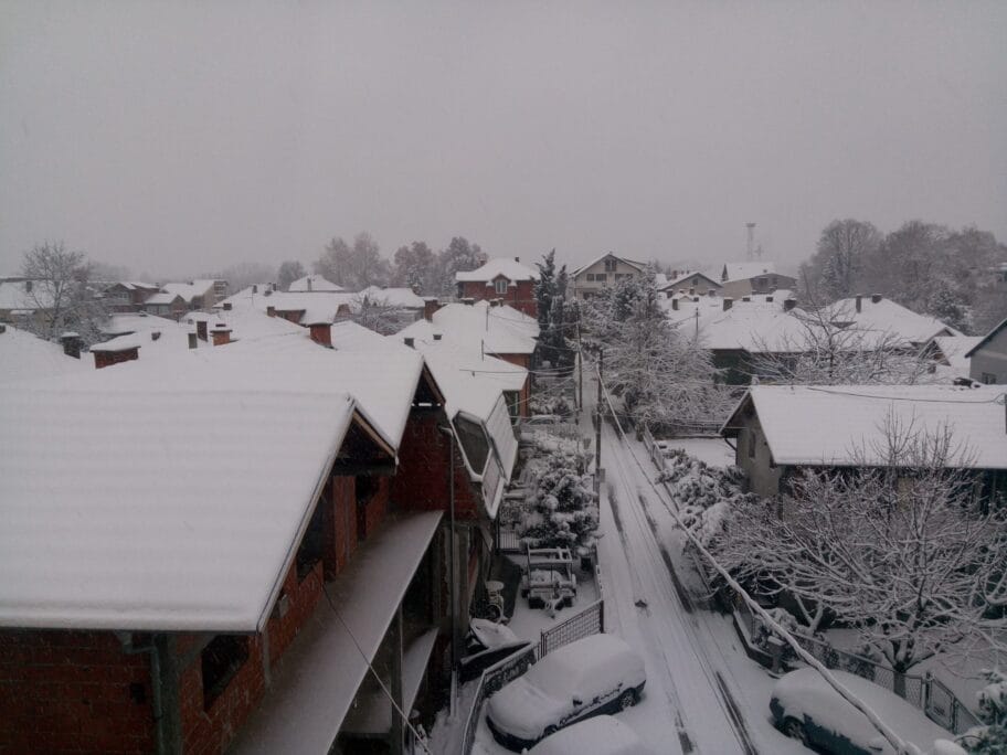 Sneg prekrio niške ulice, zasad putevi prohodni 7 sneg u nisu foto stefan markovic scaled