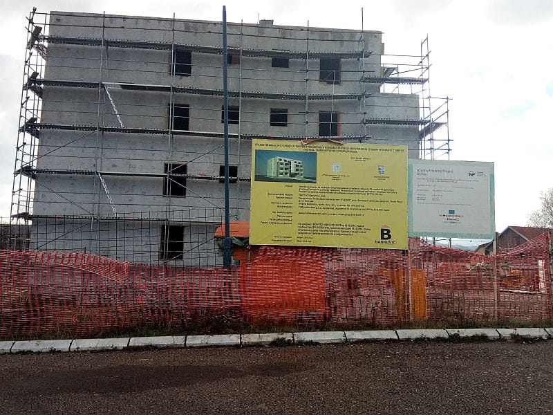 nezavrsena zgrada za izbeglice 1 foto lj m