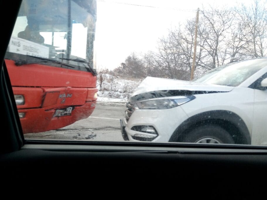 sudarbusi hjundai fotojv