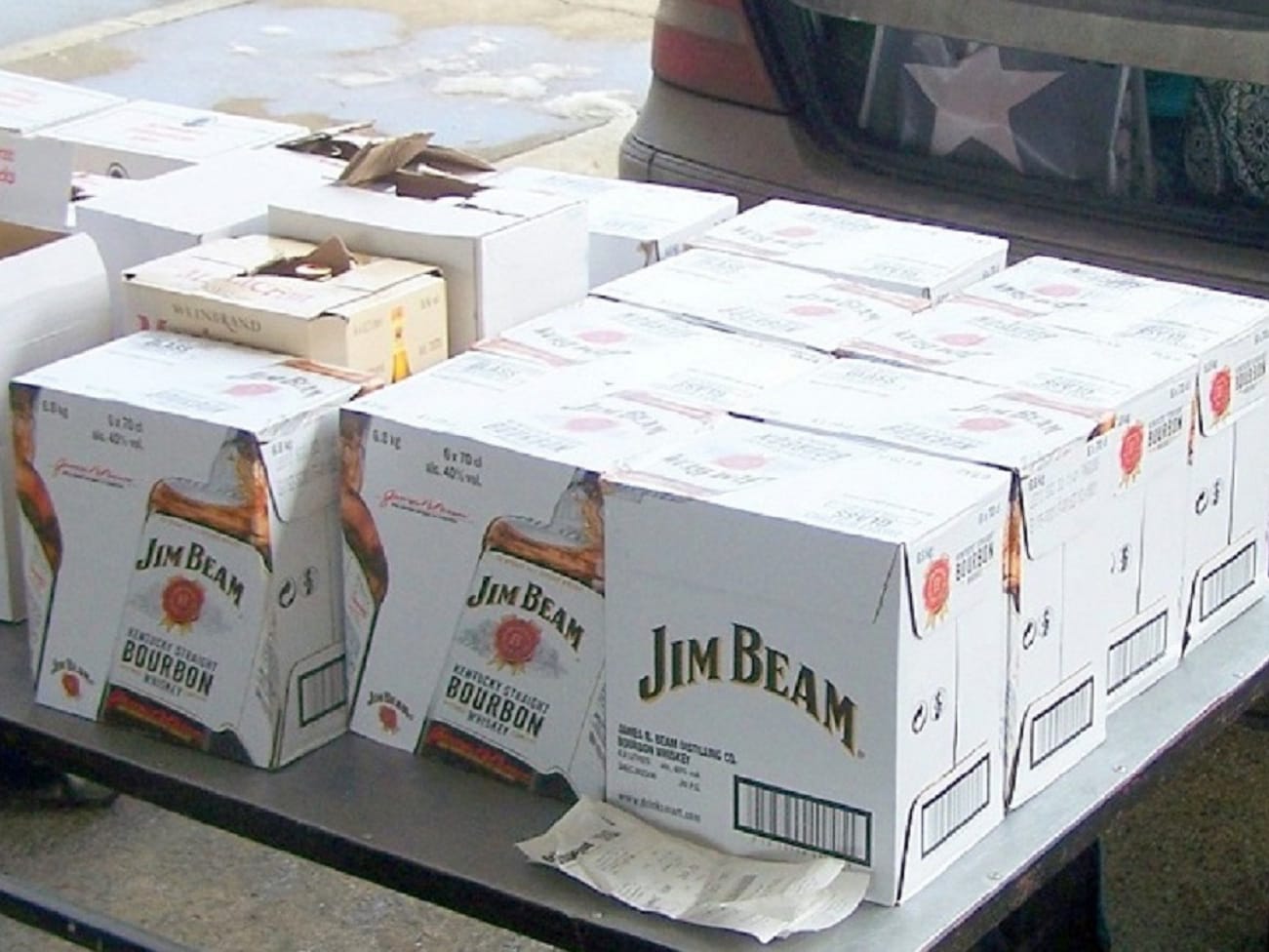 Zaplenjeni alkohol foto Uprava carina