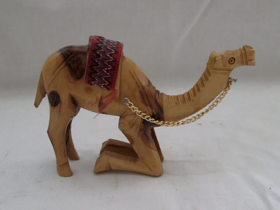 U Lebane stižu kamile - od stiropora ili drveta 18 drvena kamila foto flickr emma london