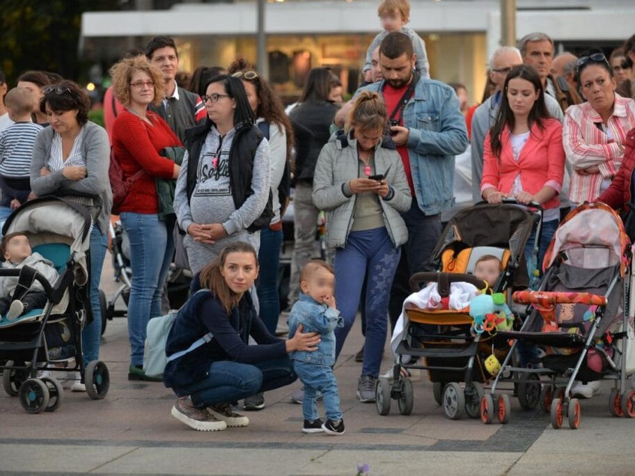 Kasni naknada za porodilje, iz Ministarstva se nadaju da pare stižu pre praznika 5 Roditelji foto Vanja Keser