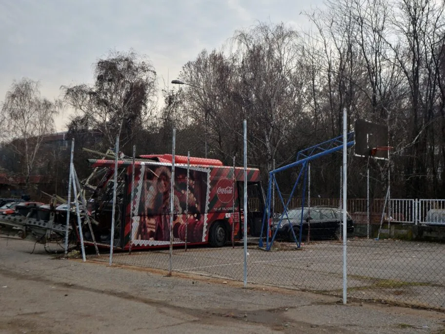 Autobus prepolovljen parking EI foto Juzne vesti Vanja Keser scaled
