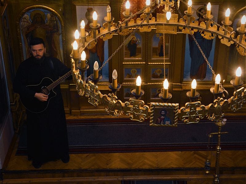 Mladen Marinkovic pop sa gitarom foto aleksandar kostic