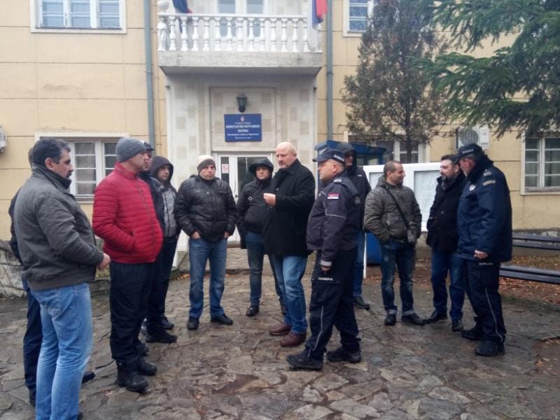 policajci prokuplje protest foto lj m