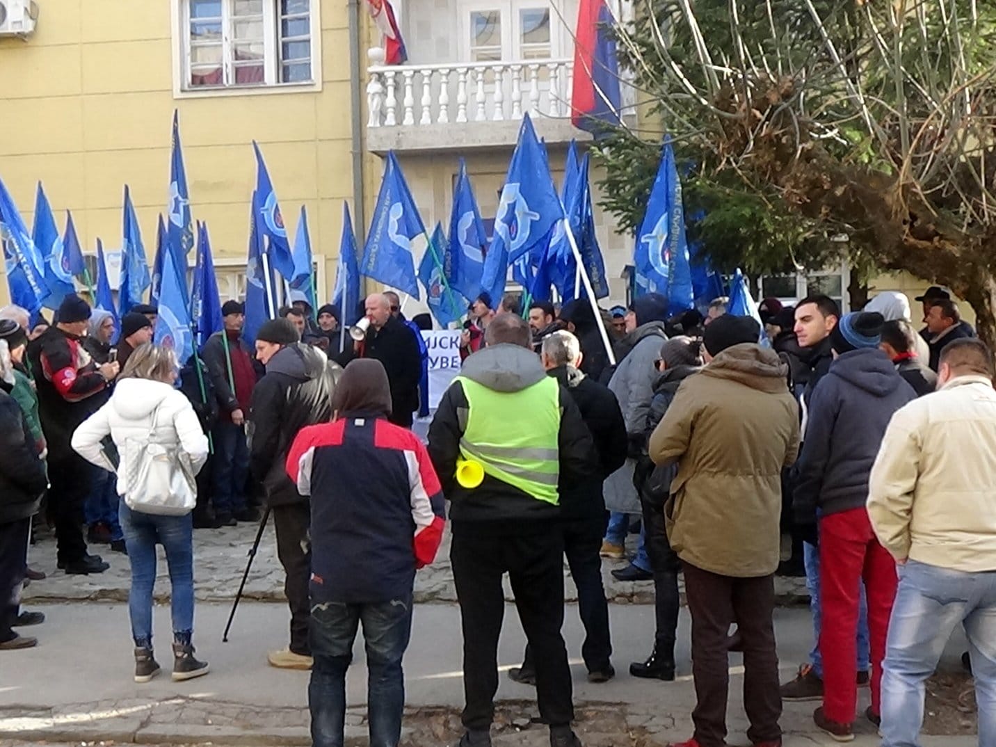 Policajci ne odustaju - traže da se poštuje zakon, a ne samovolja nadređenih 1 Protest policajci Prokuplje foto Lj M
