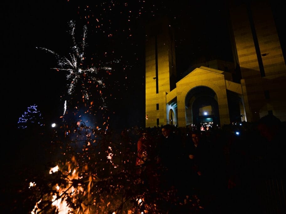 Paljenje badnjaka januar 2019 foto Vanja Keser