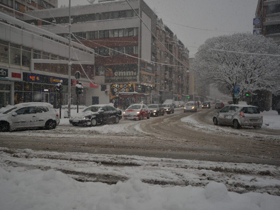 Glavne niške ulice prohodne, ali dan nije prošao bez saobraćajnih nezgoda 2 ulice sneg foto vanja keser