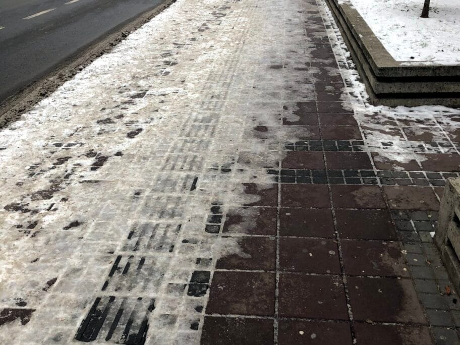 Zaledjeni trotoari foto citalac