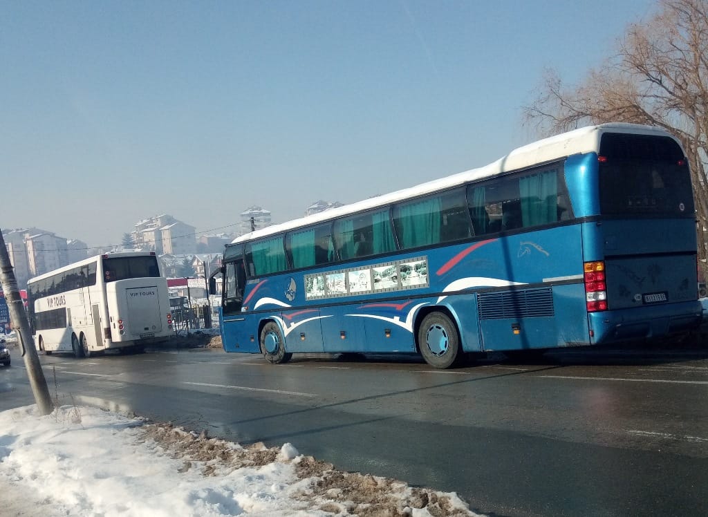 autobusi-na-drzavnom-putu-nis-prokuplje,-ometali-saobracaj