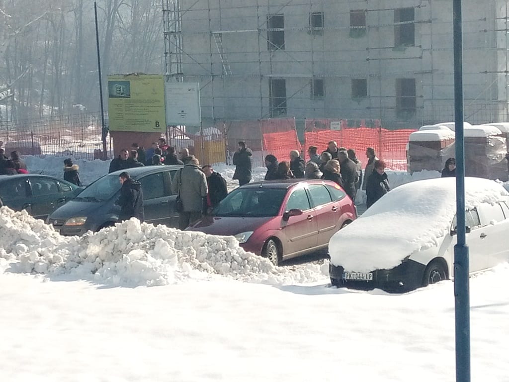 darko-laketic-medju-aktivistima-sns