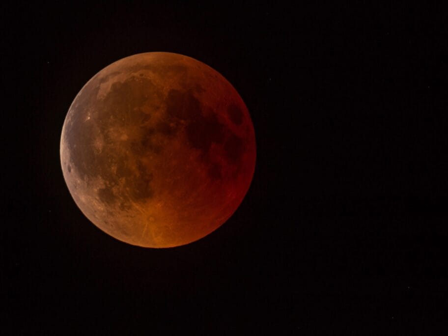 Krvavi Mesec iznad Nissa Foto M Milosevic jpg scaled