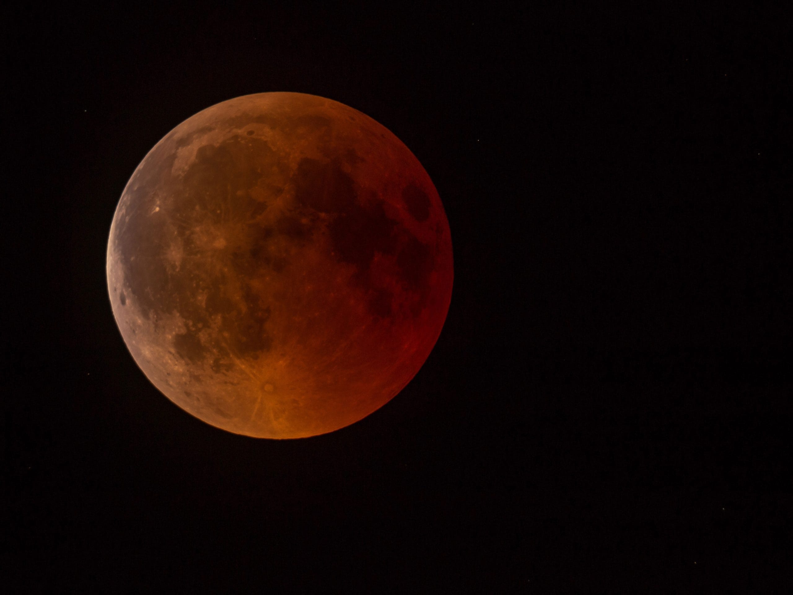 Krvavi Mesec iznad Nissa Foto M Milosevic jpg scaled