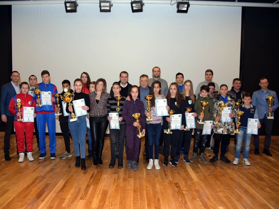 Golman i bokserka najbolji sportisti Surdulice, FK Radnik najuspešniji tim 1 Sportisti 2018 godine Surdulica foto Dejan Mircev