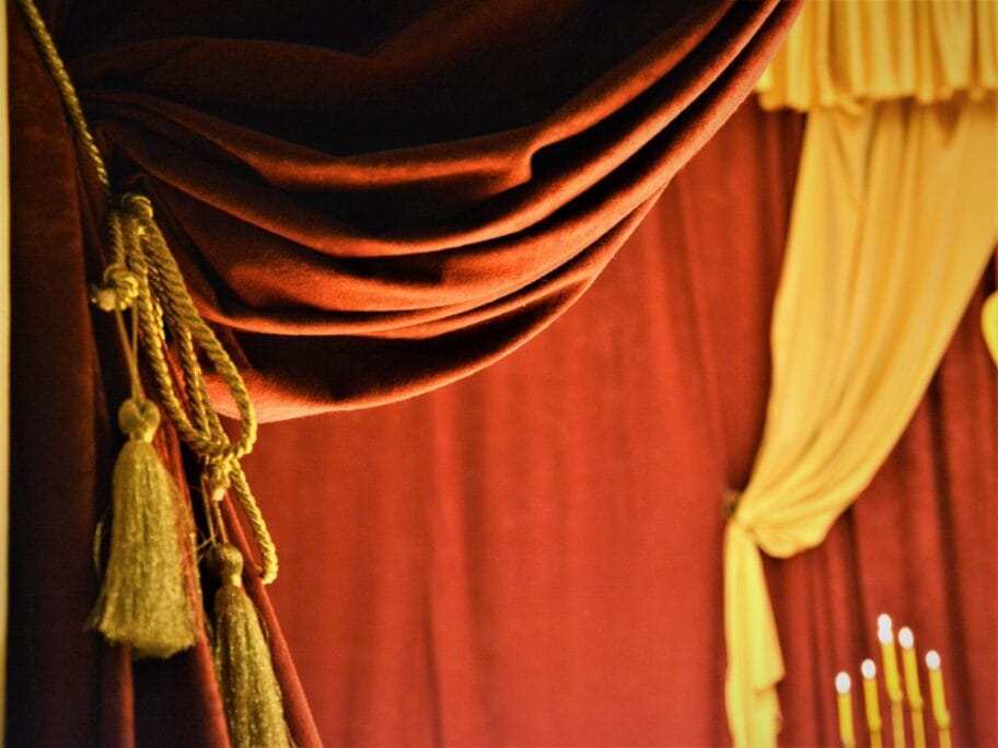 predstava scena foto ALEKSANDAR KOSTIC scaled