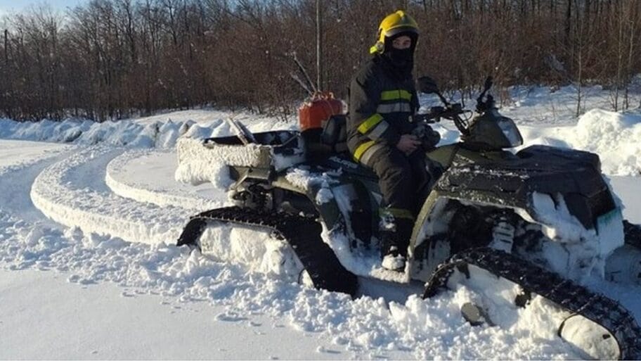 Negotin: Vatrogasci iz snežnih smetova izvukli putara zaduženog za čišćenje 7 105368146 50770265 2245264879019196 3646899594807214080 n