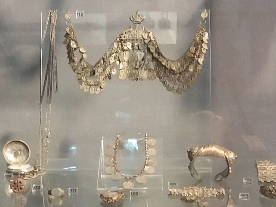 Izložba ručno pravljenog nakita u leskovačkom Muzeju 4 Nakit muzej foto Bojana Antic