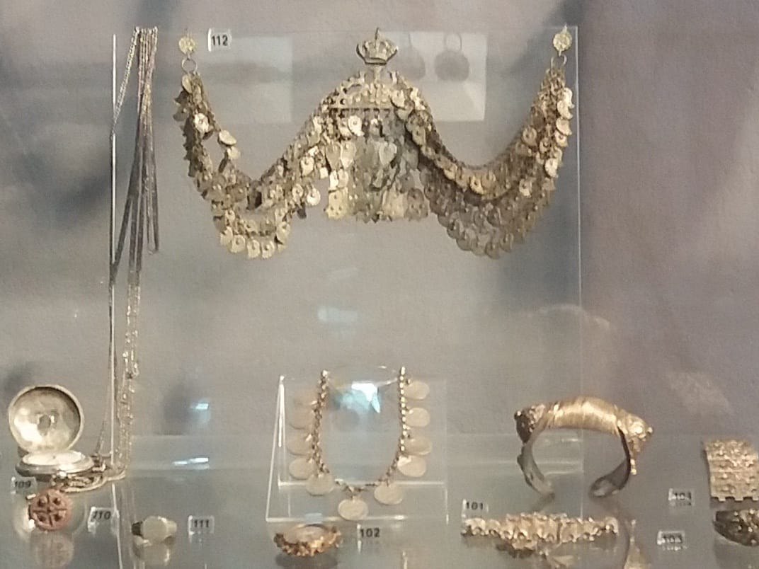 Izložba ručno pravljenog nakita u leskovačkom Muzeju 1 Nakit muzej foto Bojana Antic