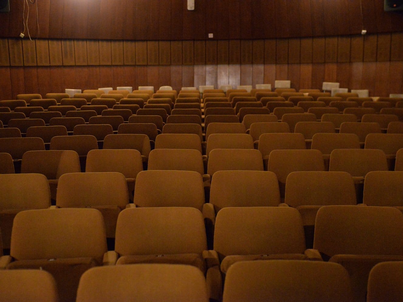 Stolice Lutkarsko Vanja Keser