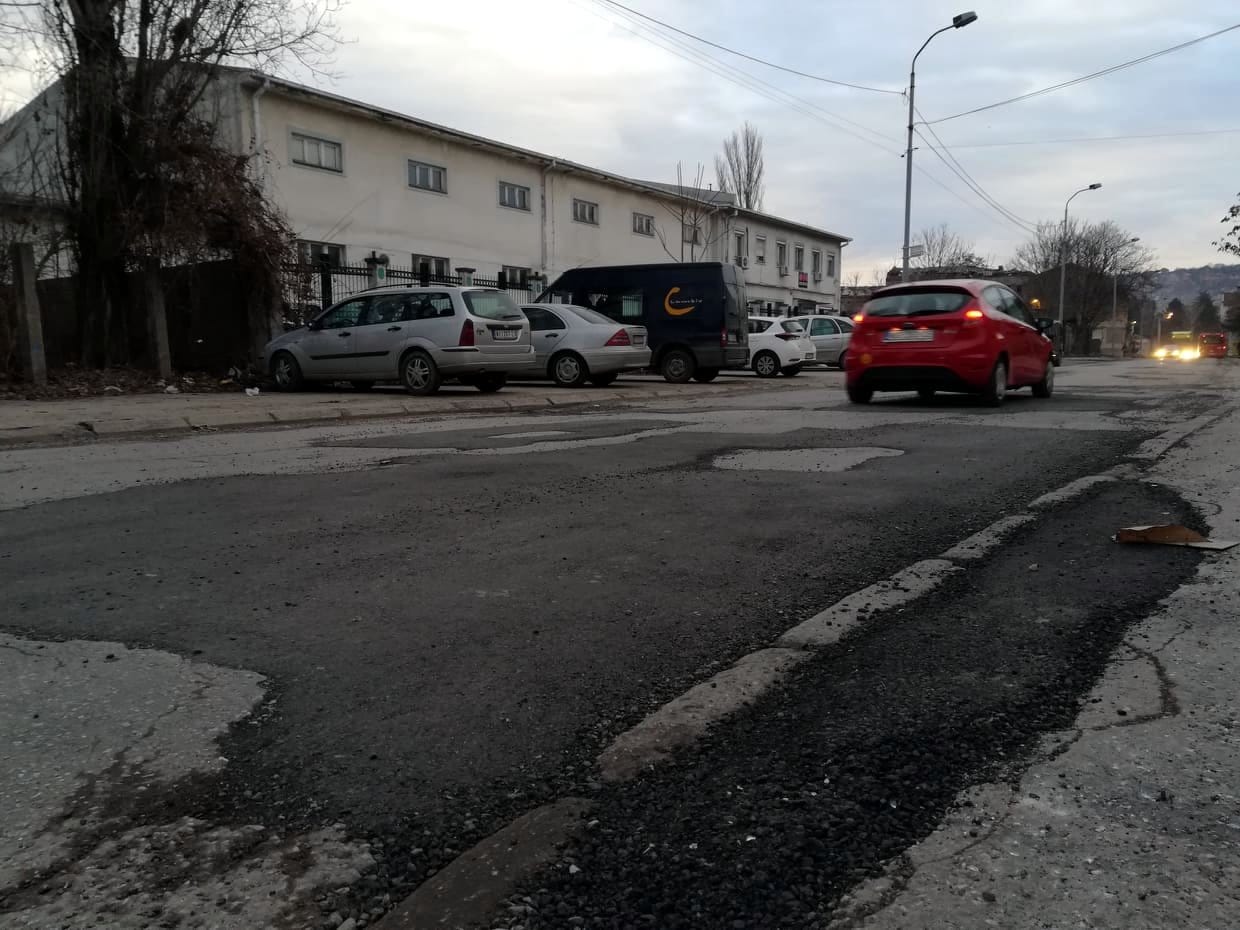 Zakrpljeni-krateri-Šumadijska;-foto:-JV