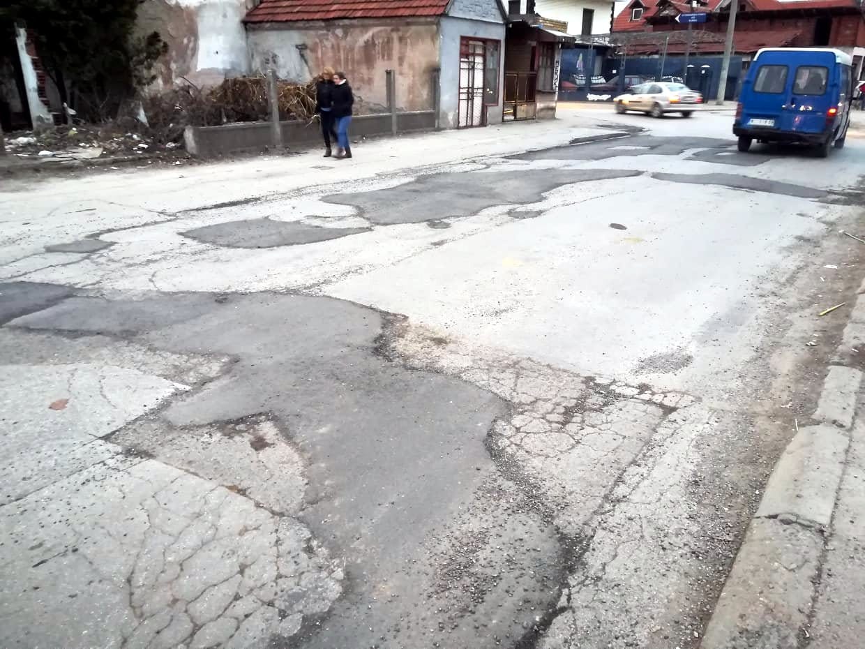 Zakrpljeni-krateri-Šumadijska2;-foto:-JV