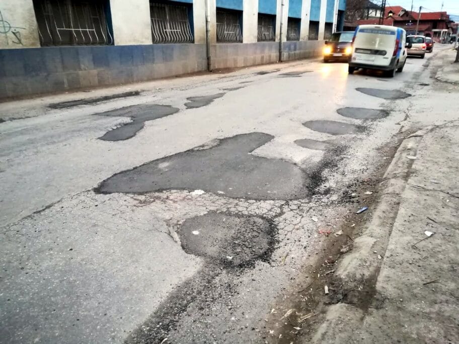 Zakrpljeni krateri Sumadijska1 foto JV